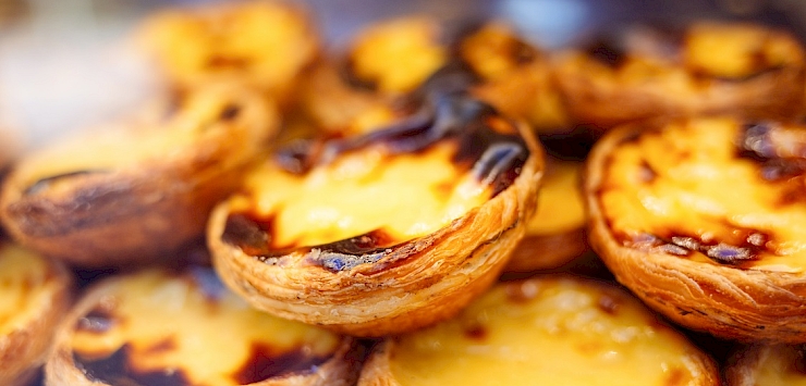 Fresh-baked Portuguese pasties de nata